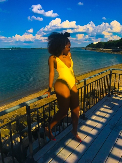 trillesthaitianprincess:Can’t get enough yellow .