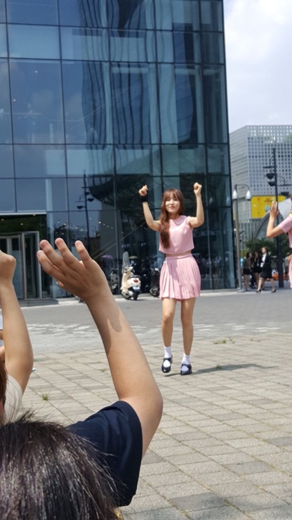 fullofsinb:  i love these pics so much, she looks so casual and beautiful 😣🌸