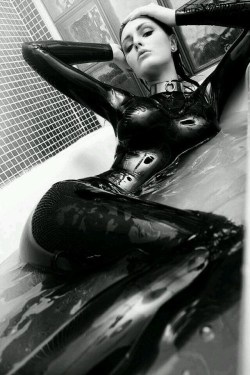 prettymariela-latex:  Fetish gear men and