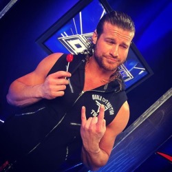 unstablexbalor:    wwe: It’s #NewYearsEve and @heelziggler wants to party! #SmackDown  