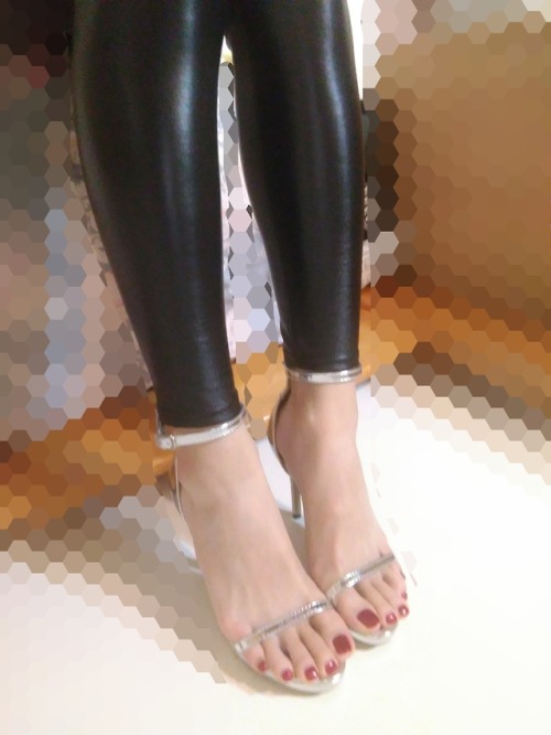 aifenchang: Silvery high heels