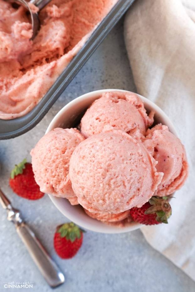 foodffs:  Healthy Strawberry Banana Ice Cream (No Machine!) – Step By StepFollow