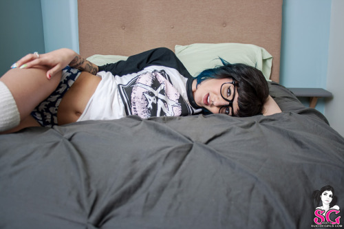 beautifulgirlsmakemesuicidal:  Venus Suicide 