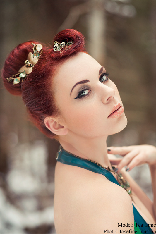 insaniteatime:  Model/Stylist: Tea TimePhoto: Josefine JönssonLatex: Maebelle LatexJewellery: