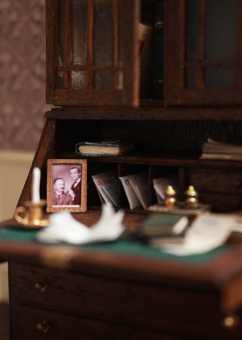 granada-brett-crumbs:Progress in the mini 221B: Watson’s bureau bookcase is ready, and it only took 