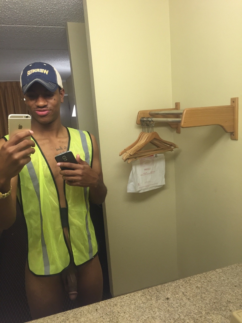 tbhitismackdamost:  Sexxx'boi status…Hey tall Boi can you take this 9’ ?