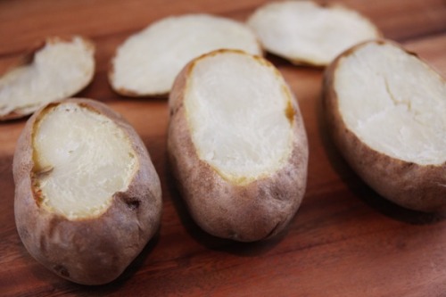 jolene-cuisine:monkeysaysficus:piragon: sexorcismo: Miam Potatoes are proof God loves us and wants u