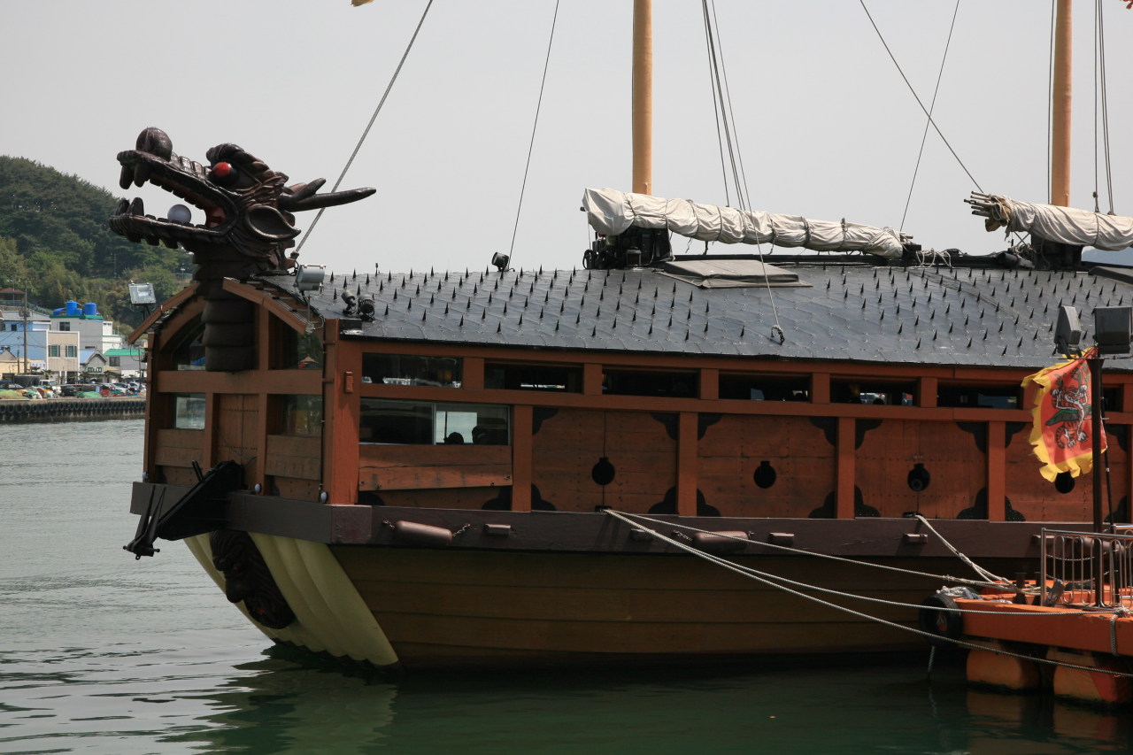 peashooter85:  The Turtle Ships of Medieval Korea, In 1592, the de facto ruler of