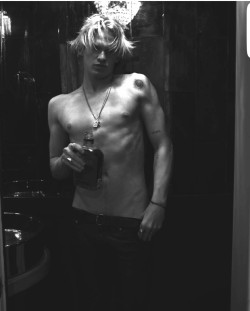 male-celebs-naked:  Cody Simpson