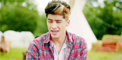 march25ths:  @zaynmalik: I’m not sure why your still talking to me mate conversation ended when I called you a geek. 