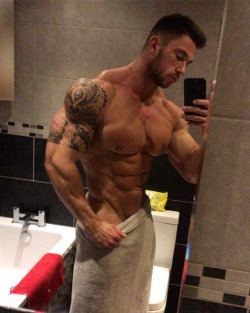 daddiesbearsandmuscles:Craig Morton