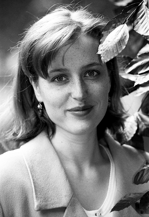 qilliananderson:Gillian Anderson photographed by Douglas Doig 1995.