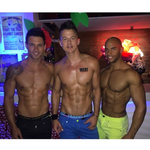 seanzevran:  @murrayswanbyla, @coryz07 and myself having a blast at @evowonderlounge in Edmonton! Happy pride, you all! 😊
