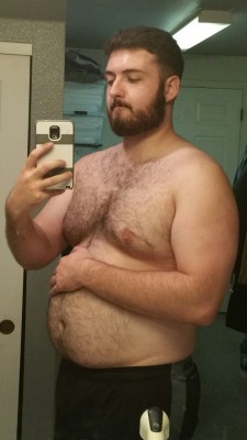 big-fat-sexy-bellies:  Post gym, feeling