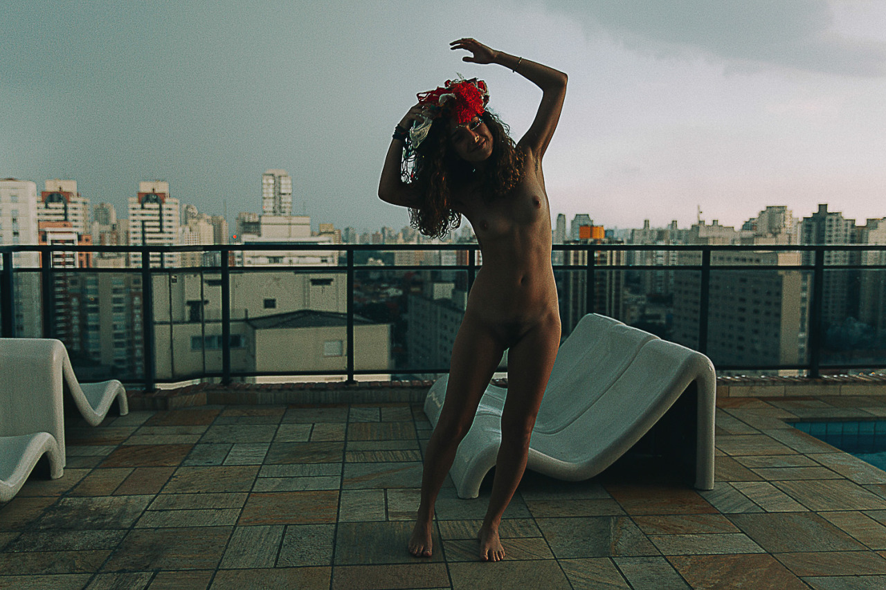 x-real:  Isadora Otoni. 