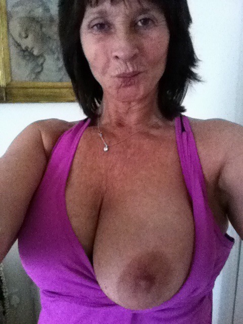 hotolderwoman:  Hot older bitch. Anyone know who she is? Follower Submitted. Thanx!