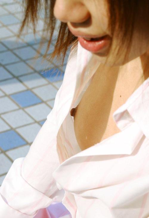 More nip slips and pussy slips pics at http://pussyslip.tumblr.com/ adult photos