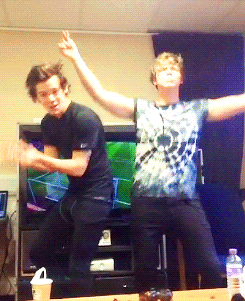 candycashtonn:  THIS IS STILL MY FAVORITE THING EVER 