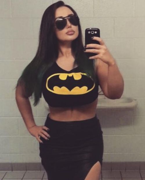 @sofiasivan . . . #batman #batfan #batgirl #girlslovebatman #gotham #batlife #batbabe #photooftheda