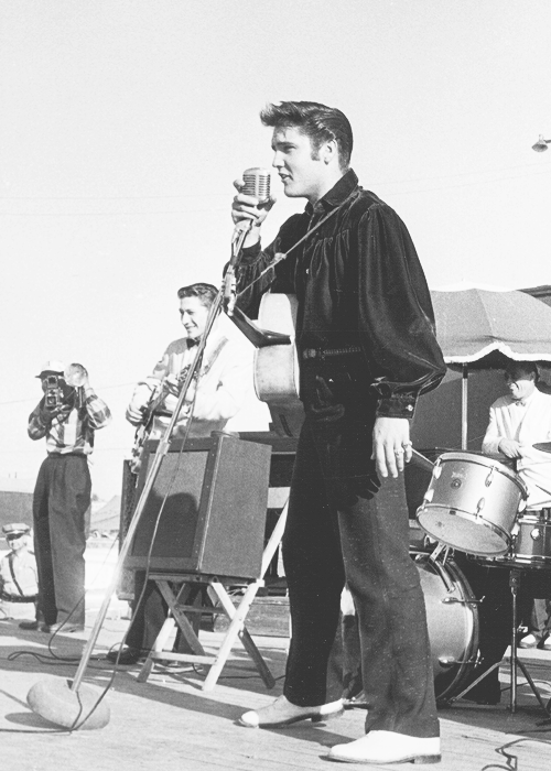 vinceveretts:  Tupelo, 1956. 