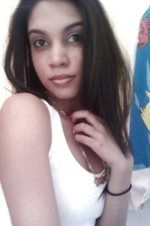 kkarishma-tempting: igdp: sexyindiangirlsxxx: Indian TeenClassy to SexyDressed to Nude Indian Girl D