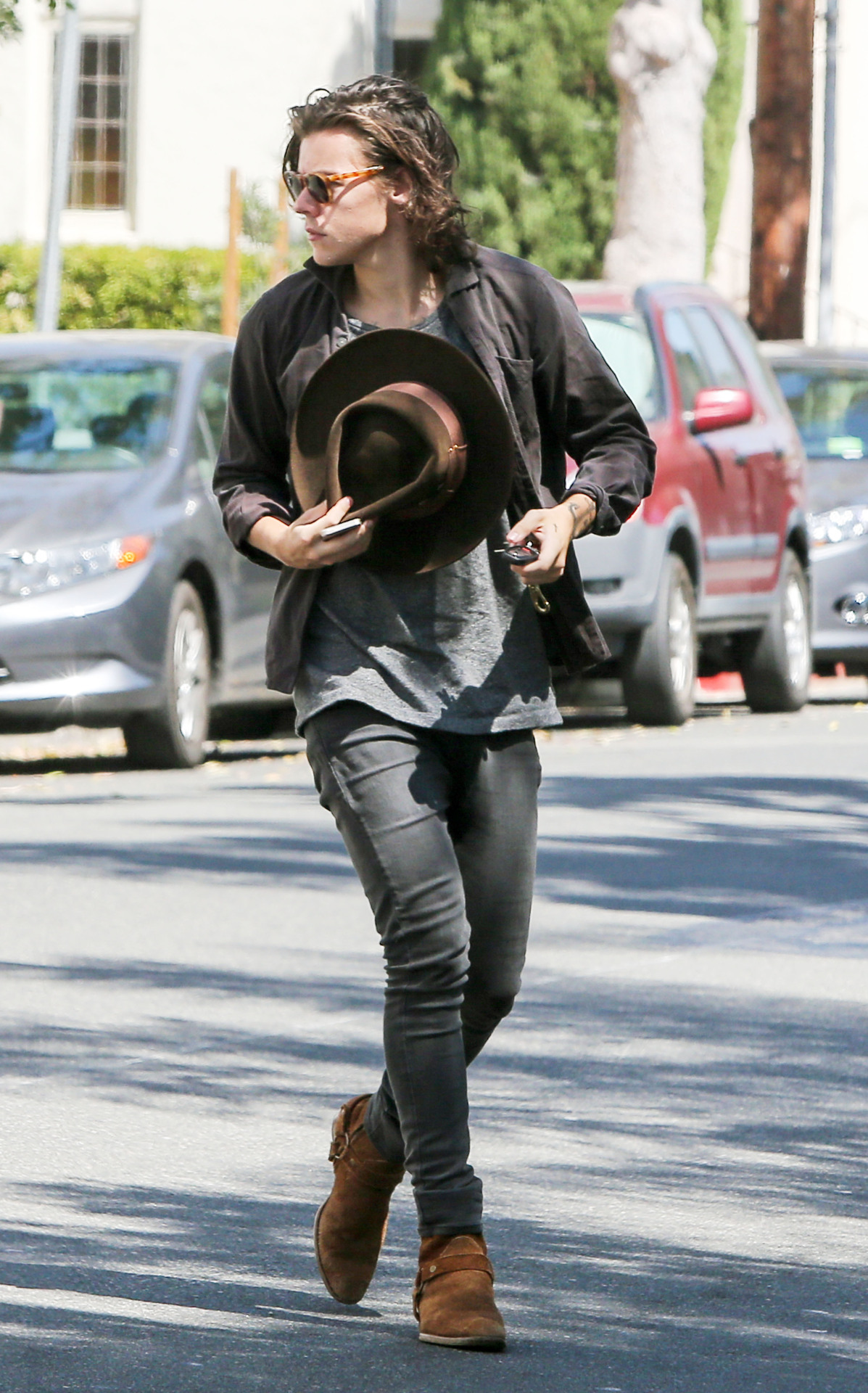 direct-news:  HQ’s - Harry Styles seen out and about in Los Angeles. Harry seen