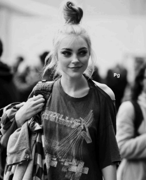 p-aganismo: p-aganismo: Instagram: wtf__bia b&amp;w
