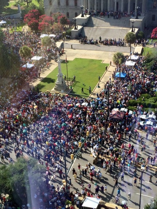 krxs10:  THOUSANDS GATHER TO WATCH CONFEDERATE FLAG BEING TAKEN DOWN IN SOUTH CAROLINAS CAPITOL GROUNDS TODAY 07-10-15Celebrate the little victories!!!#TakeDownTheFlag #BlackLivesMatter