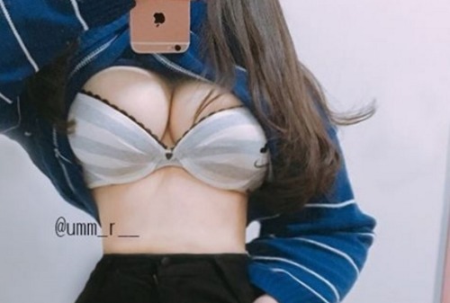 umm-r18: 어떤 아저씨가 한번 만나주면 100만원 준다는데 이거 큰일나겠지 ㅡㅡ?  일반인 여대생 24시간 알몸대기!!! 얼캠에서 몸캠 후불 섹파만남까지 GO!!!직거래 후불