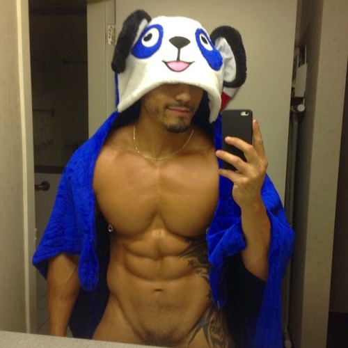 dominicanblackboy:  Sexy gorgeous muscle latin hunk Alex Sanchez and friends!😍 