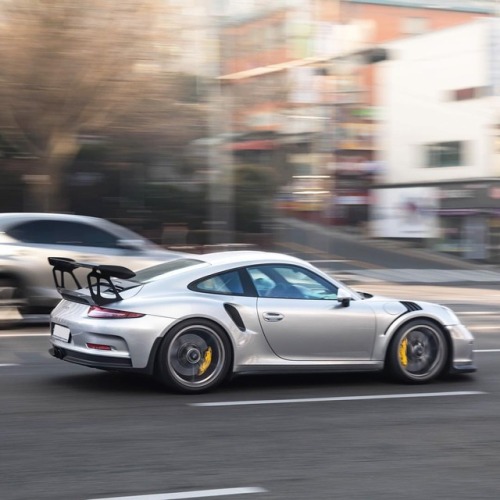 RS  @RoyalCarsMG Official Photographer - #Porsche #GT3RS #포르쉐 (at 청담) www.instagram.com/p/Bs
