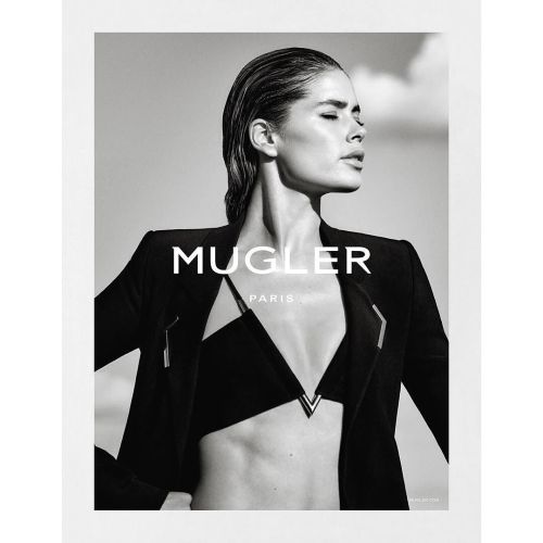Proud to be #muglerwoman ❤️ Creative Direction: @atelierfranckdurand Photographer: @mynameischristianmacdonald Styling: @clarerichardson1 Make-up: @sallybranka Hair: @tomojidai #MuglerSS16 by doutzen