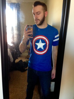 deadp00lio:  Kinda obsessed with my new shirt. 