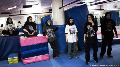 ribqueen:farsizaban:Iranian girls do parkour in TehranDOKHTAR IROONI PARKOUR SQUAD WAAAAAWWWT?!