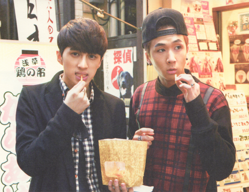 jaetaeks:[SCAN] Vixx 'Hello Stranger' Global Photobook - Ken &amp; Ravi (2000 x 1539)