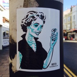 hutch-art:  #street #sticker #hutch #vinylslap