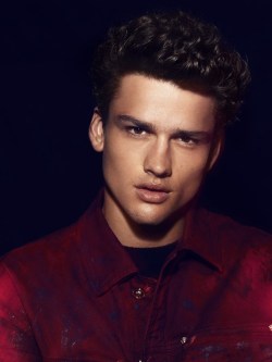 grabyourankles:  Simon Nessman  by Miguel