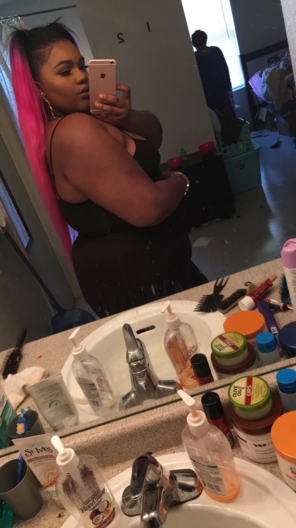 dullstarsshine: Happy Big Girl Appreciation day 💕  Finished my first semester in college. Nothing went how I wanted it to but I’m still here and I’m going to make it 👏🏾 