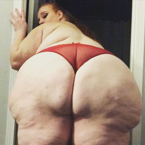 I love to post pictures of my BIG BEAUTIFUL ASS wanna know why…? I LOVE ❤️ IT!!! And i KNOW y