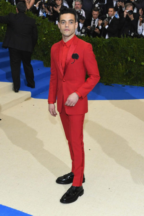 Porn photo critic-corner:Rami Malek at Met Gala 2017