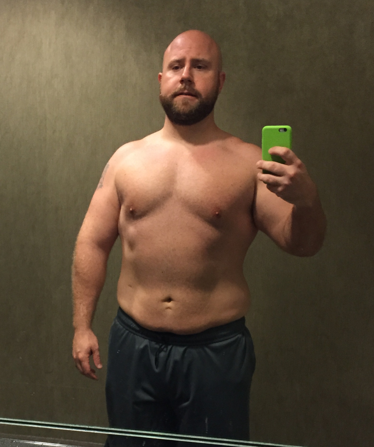 captfuzzybuns:  Awkward selfies at the gym. Making some decent progress in the chesticles