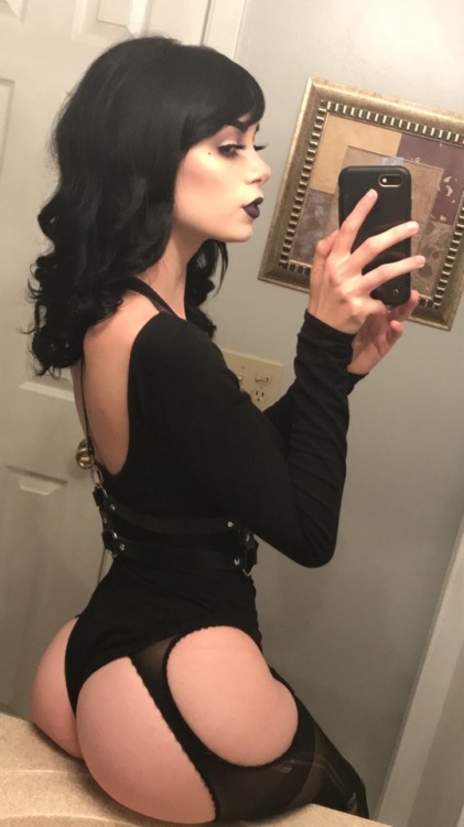 lagoonlady:My butt is deceptively large in these photos