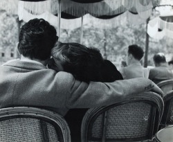 lauramcphee:Lovers, Sunday Morning at Champs-Élysées, Paris, 1951 (Bert Hardy) 