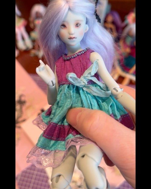 My MerryDoll Round Little Monsters Dango is home! She is in Selenite (Grey) resin and has an adorabl