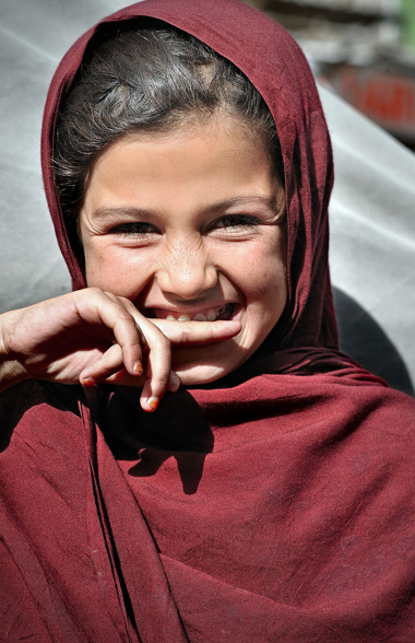 esserevibrante:  afghanistaninphotos:  Street Kid in Kabul. One girl over the years, photographed by different photographers.  Stunning, Masha’Allah! 