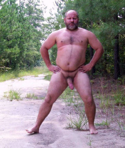 buzzthebear:  I wouldn’t mind running into this naked WOOFER in the woods.