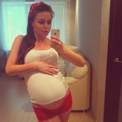 cute-teen-pregg:  Visit cute-teen-pregg for more cute pregnant teens!