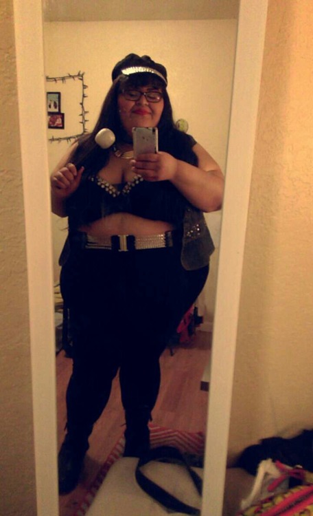 ok2befat:madfatcatmaybee:Fat Selena for Halloween 2015!!!I was Fat Selena for Halloween and if you d