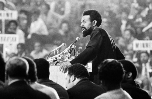 Jelani Cobb on the path cleared by Amiri Baraka: nyr.kr/1d6Arnf  “Those of us who came of age