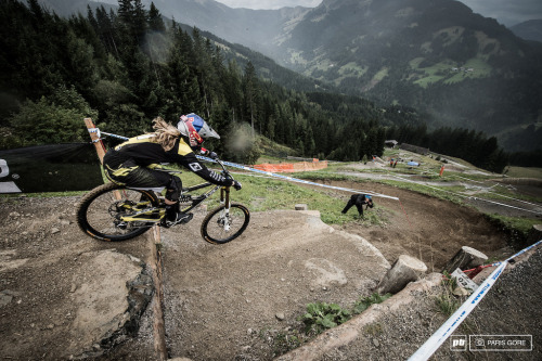 womenscycling: “If Emmeline Ragot wins (1.6 seconds back), Rachel Atherton has to drop lower 